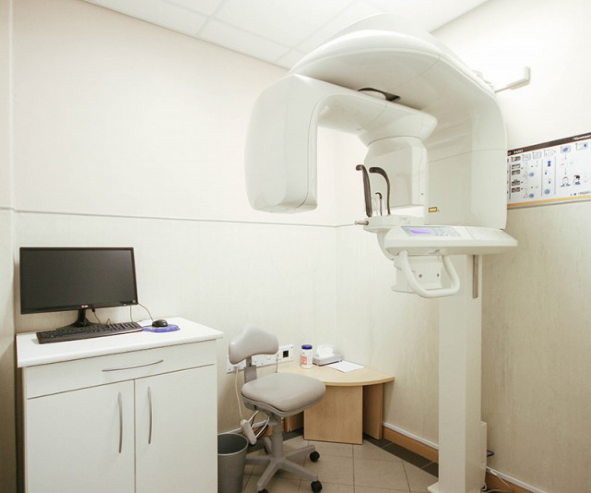 Dr Johan Hartshorne Dentist based at Intercare Medical Centre